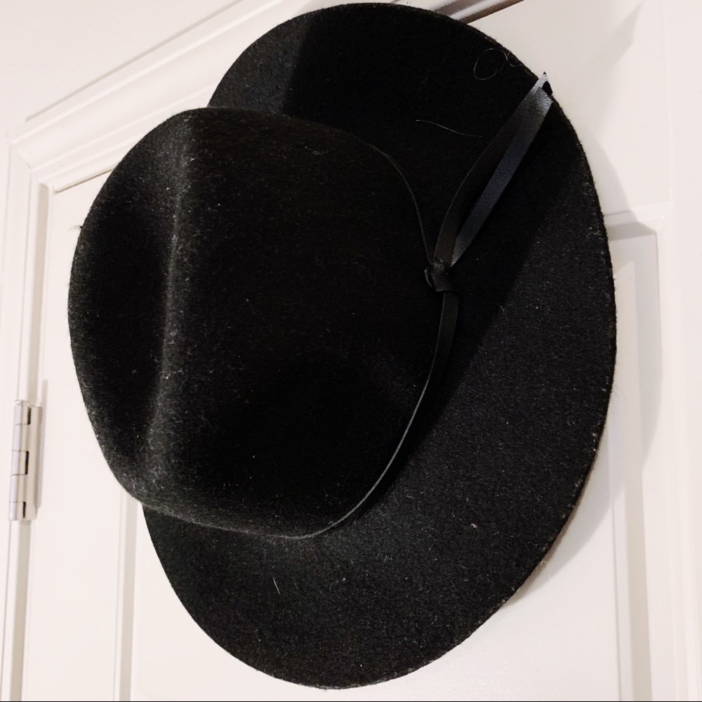 Black felt hat floppy hat
